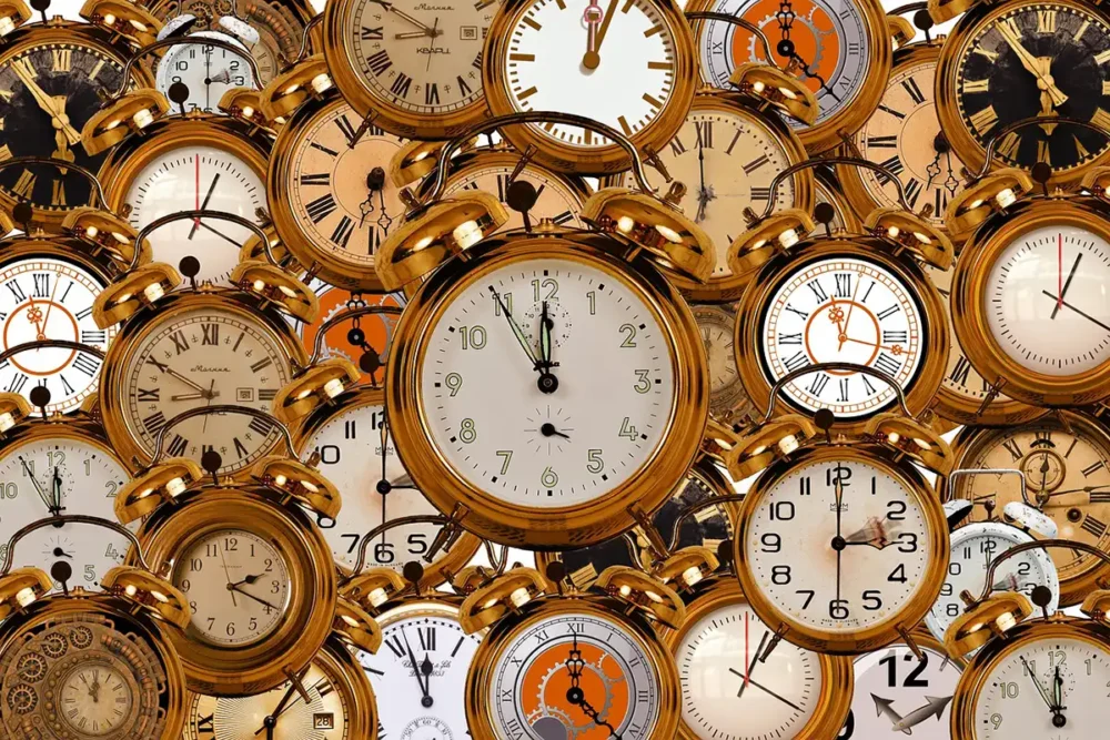 When do the clocks go back in the UK in 2023 and why? The New Stour