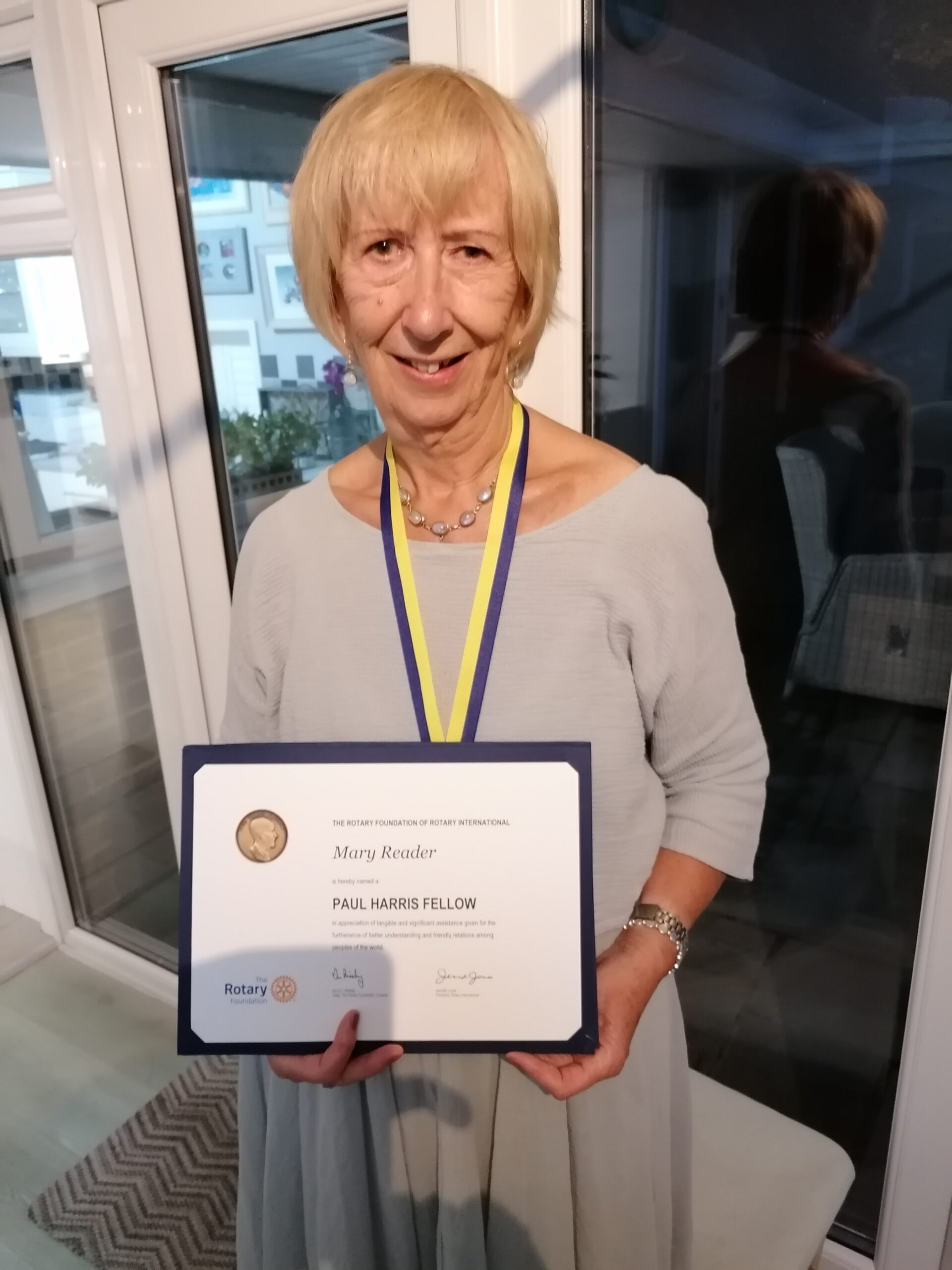 Mary Reader with her award from the Christchurch Rotary Club
