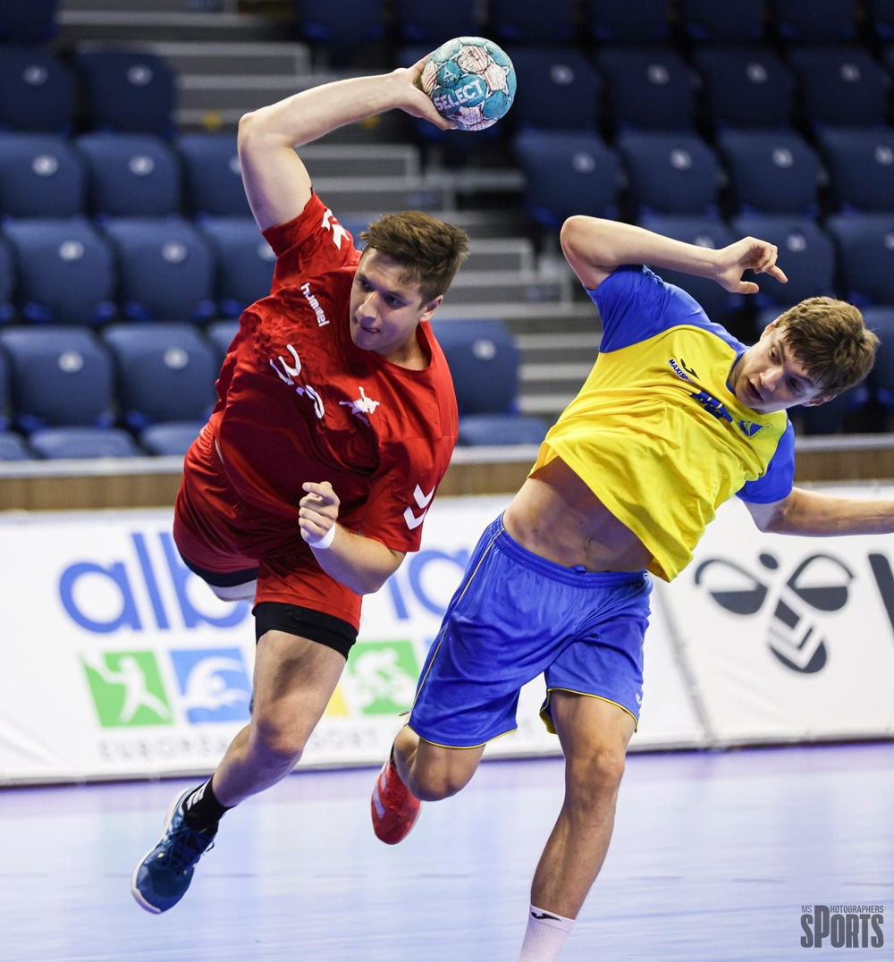 Trent Brothers handball