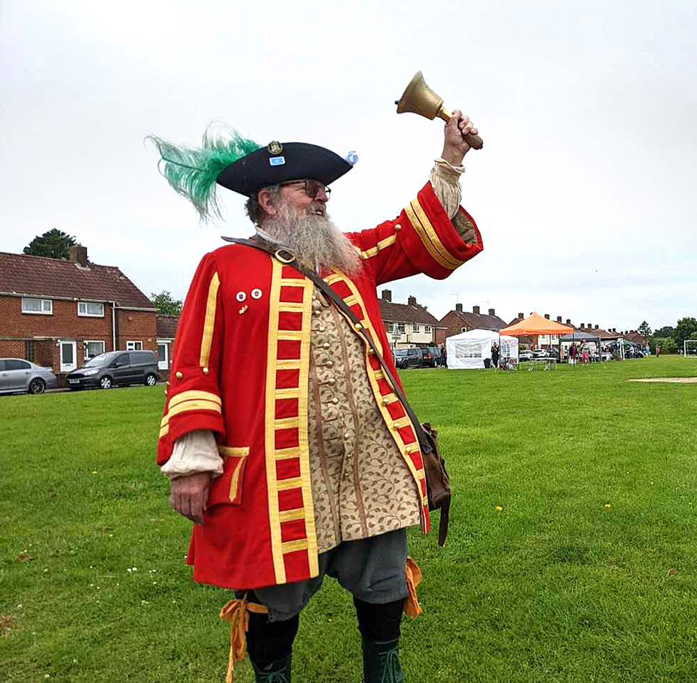 Town crier at the Jubilee Trail opening and, below right, Stur citizens line up for their Jubilee mugs